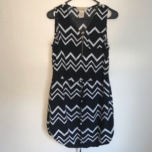 Zig zag black and white striped dress mid length